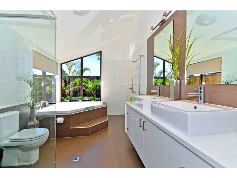 23 Delungra Street, Broadbeach Waters QLD 4218
