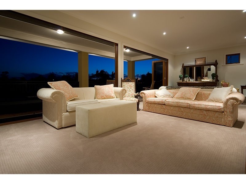 14 Monte Vista Court, Broadbeach Waters QLD 4218