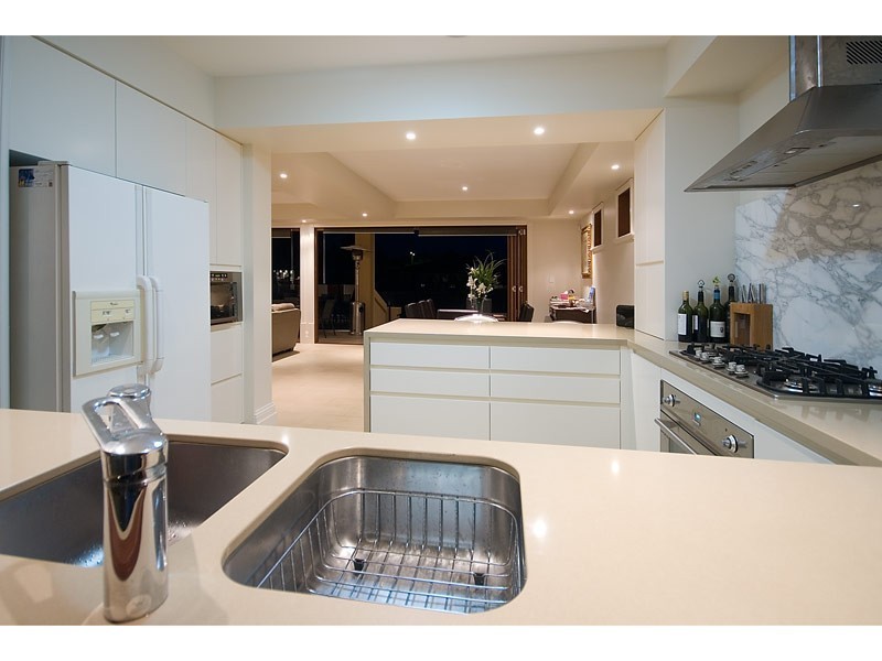 14 Monte Vista Court, Broadbeach Waters QLD 4218