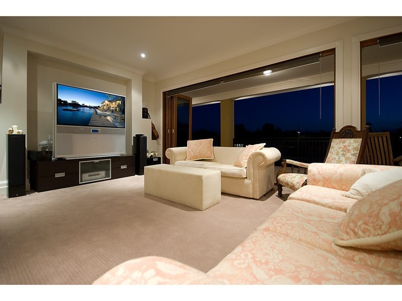 14 Monte Vista Court, Broadbeach Waters QLD 4218