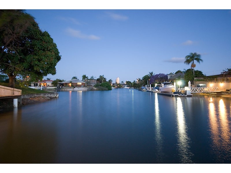 14 Monte Vista Court, Broadbeach Waters QLD 4218