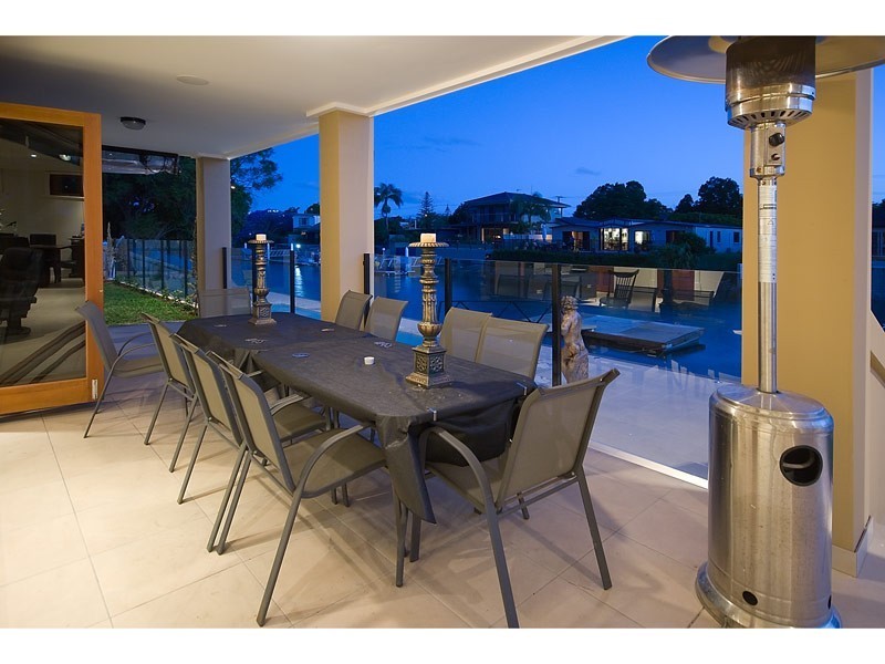 14 Monte Vista Court, Broadbeach Waters QLD 4218