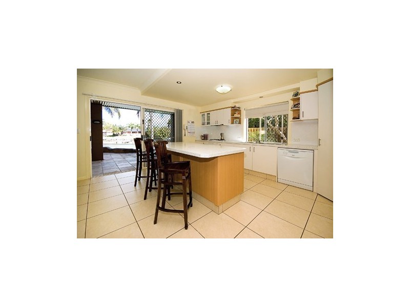 1 Lakeside Avenue, Broadbeach Waters QLD 4218