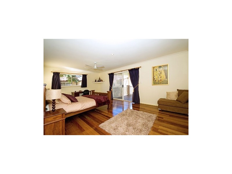 1 Lakeside Avenue, Broadbeach Waters QLD 4218