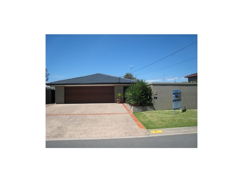 4 Grant Place, Broadbeach Waters QLD 4218
