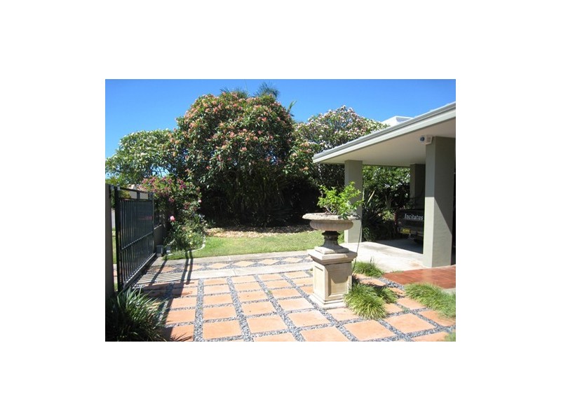 30 Sophie Avenue, Broadbeach Waters QLD 4218