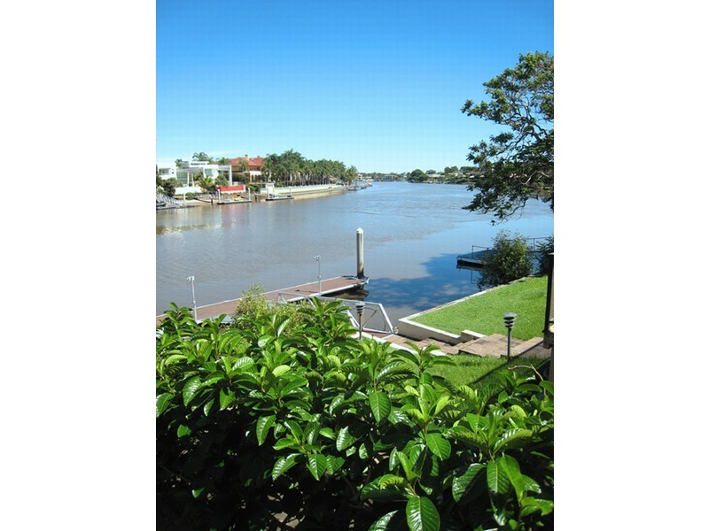 30 Sophie Avenue, Broadbeach Waters QLD 4218