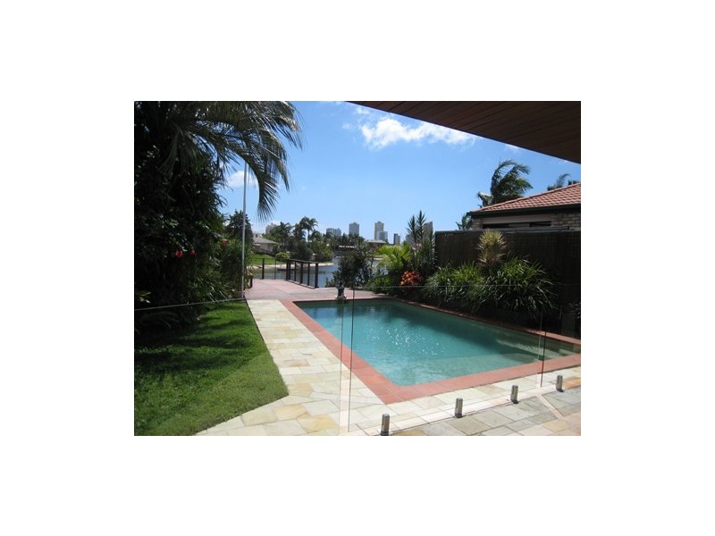 2 Seaforth Avenue, Broadbeach Waters QLD 4218