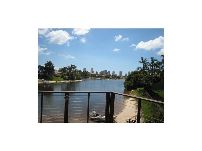 2 Seaforth Avenue, Broadbeach Waters QLD 4218
