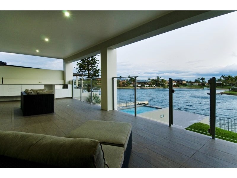 21 Weatherly Avenue, Mermaid Waters QLD 4218