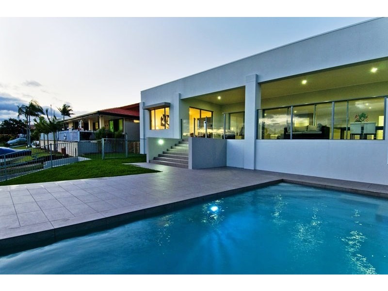 21 Weatherly Avenue, Mermaid Waters QLD 4218