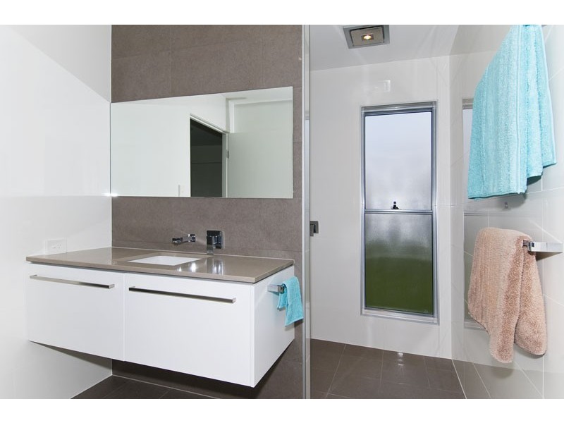 21 Weatherly Avenue, Mermaid Waters QLD 4218
