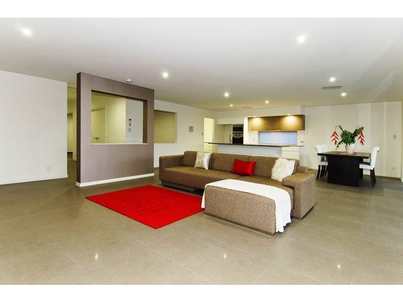 21 Weatherly Avenue, Mermaid Waters QLD 4218
