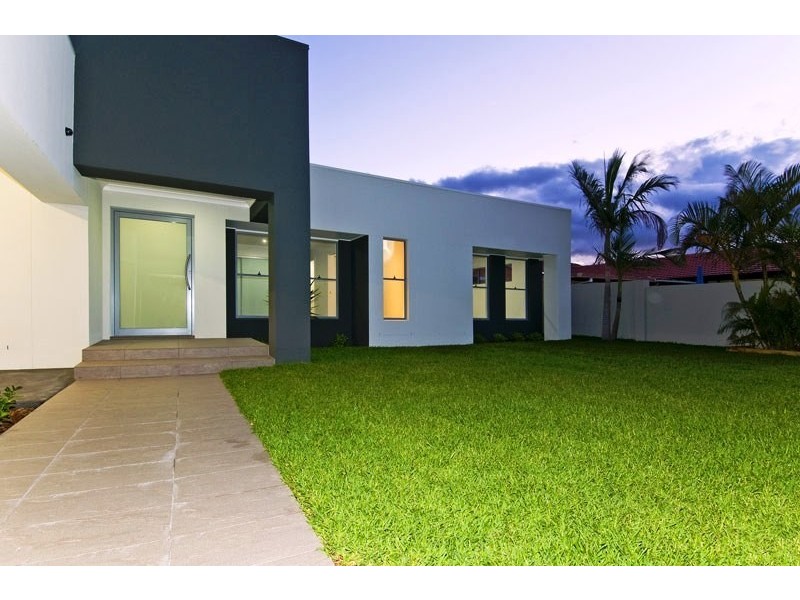 21 Weatherly Avenue, Mermaid Waters QLD 4218
