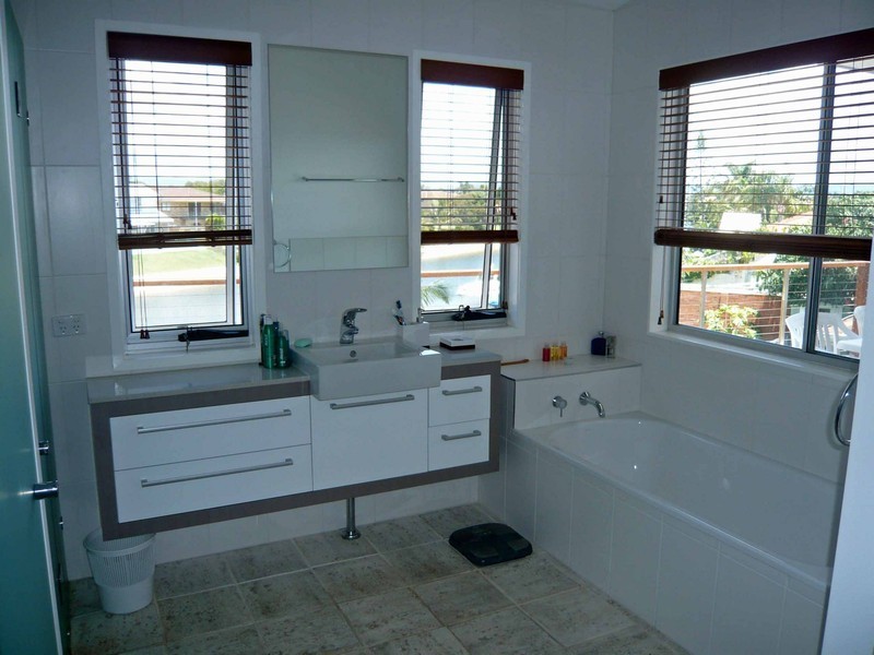 2 Rudder Court, Mermaid Waters QLD 4218