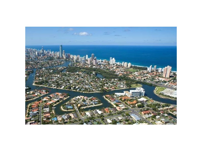 1 Beverley Crescent, Broadbeach Waters QLD 4218