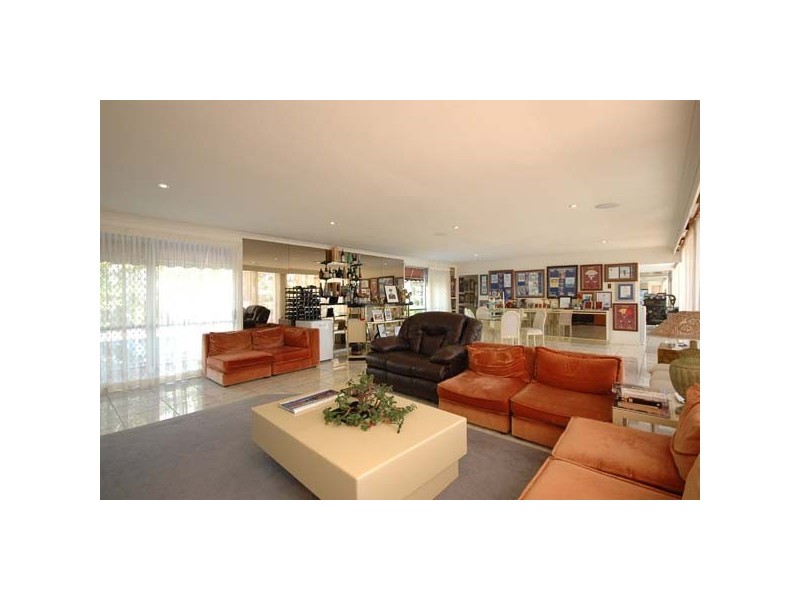 1 Beverley Crescent, Broadbeach Waters QLD 4218