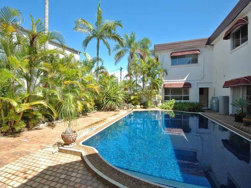 1 Beverley Crescent, Broadbeach Waters QLD 4218