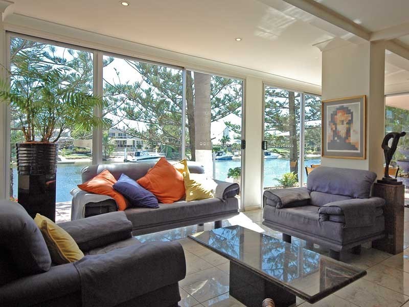 1 Beverley Crescent, Broadbeach Waters QLD 4218