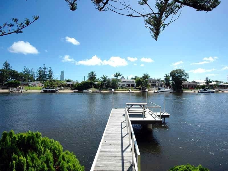 1 Beverley Crescent, Broadbeach Waters QLD 4218