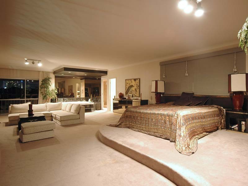 1 Beverley Crescent, Broadbeach Waters QLD 4218