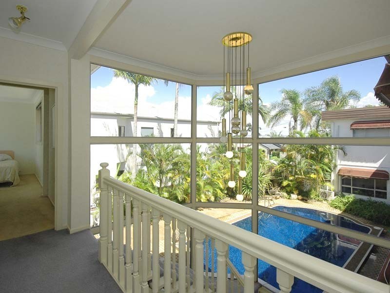 1 Beverley Crescent, Broadbeach Waters QLD 4218