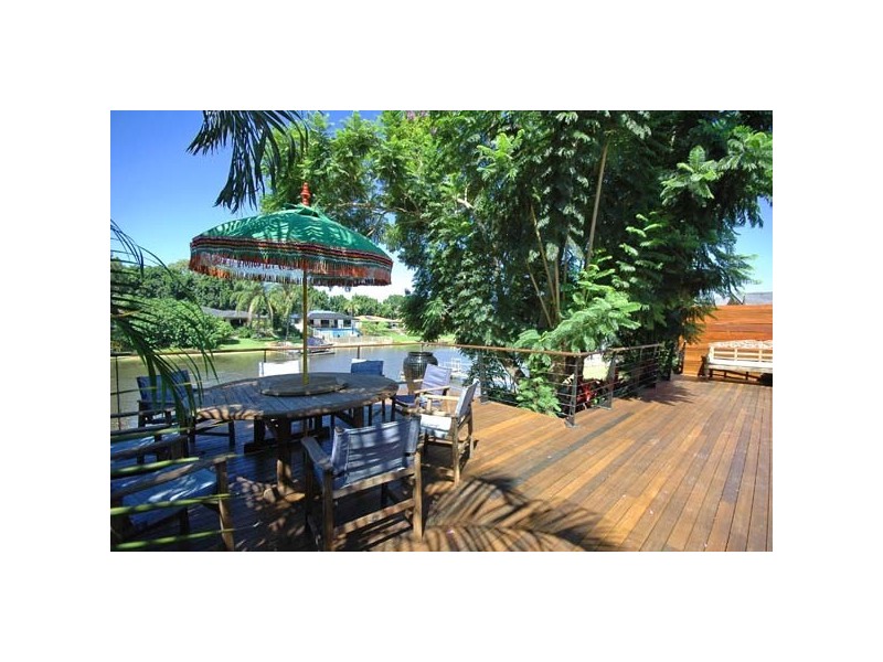 4 Huon Street, Broadbeach Waters QLD 4218