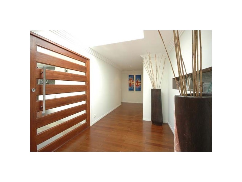 4 Huon Street, Broadbeach Waters QLD 4218