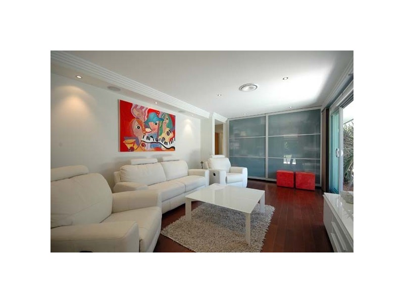 4 Huon Street, Broadbeach Waters QLD 4218