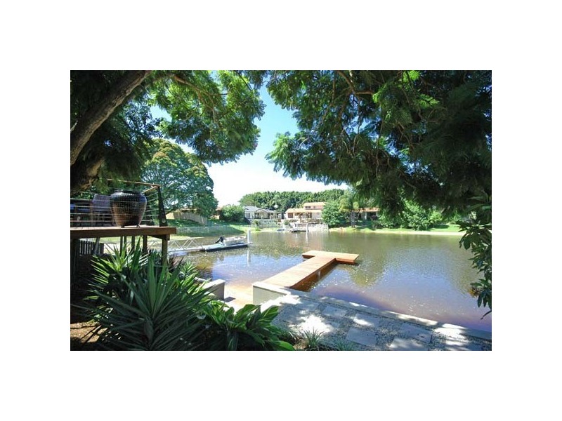 4 Huon Street, Broadbeach Waters QLD 4218