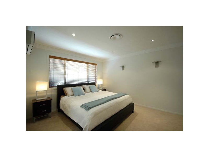 4 Huon Street, Broadbeach Waters QLD 4218