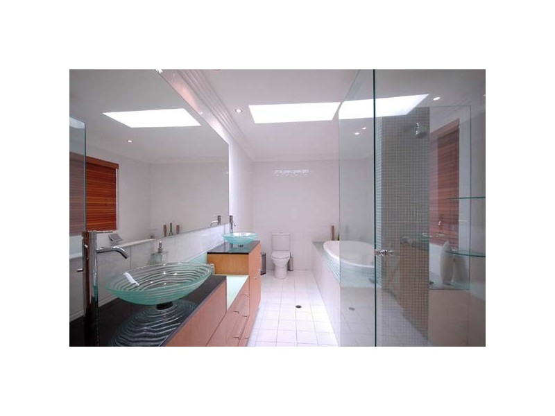 4 Huon Street, Broadbeach Waters QLD 4218