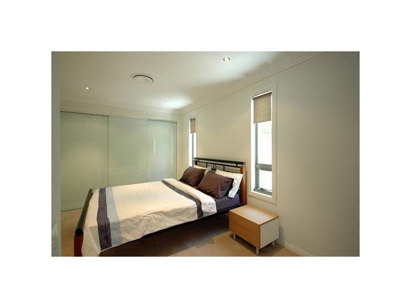 4 Huon Street, Broadbeach Waters QLD 4218