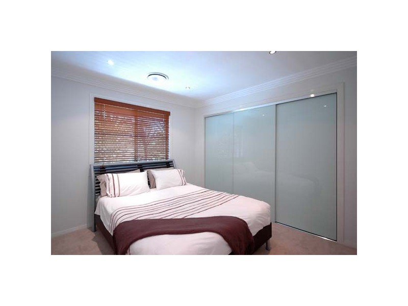 4 Huon Street, Broadbeach Waters QLD 4218