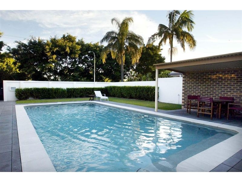 12 Cypress Drive, Broadbeach Waters QLD 4218