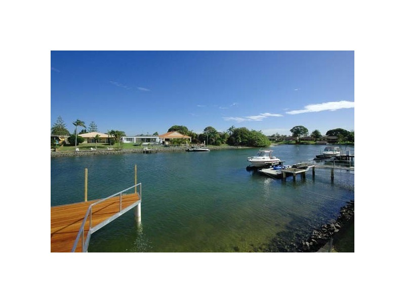 5 Allambi Avenue, Broadbeach Waters QLD 4218