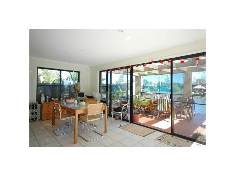 5 Allambi Avenue, Broadbeach Waters QLD 4218