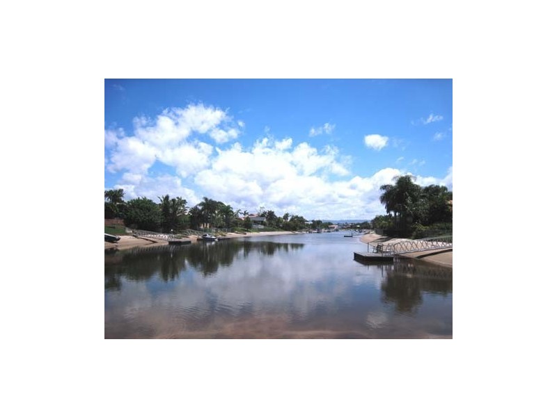 4 Saxonvale Terrace, Mermaid Waters QLD 4218