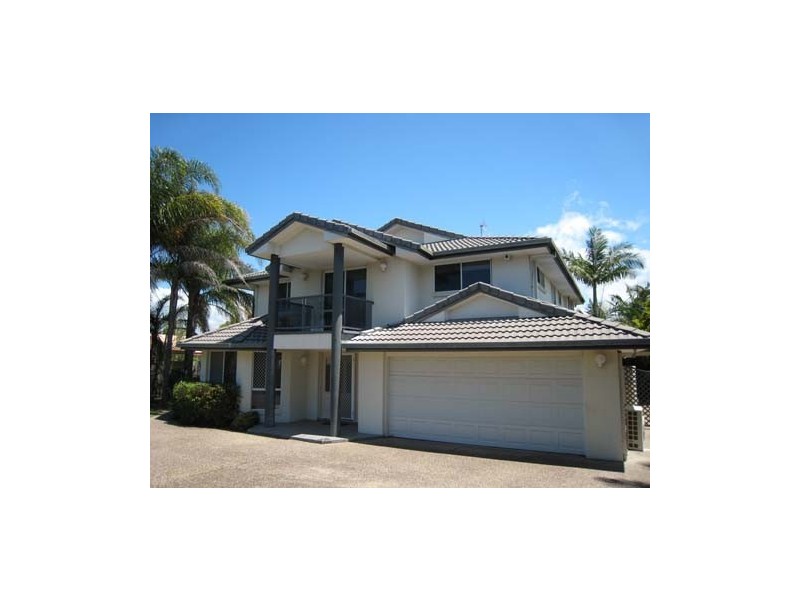 4 Saxonvale Terrace, Mermaid Waters QLD 4218