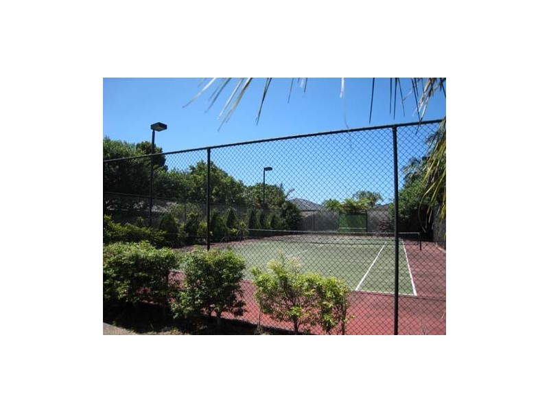 4 Saxonvale Terrace, Mermaid Waters QLD 4218