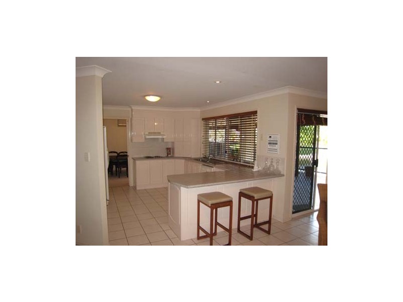 4 Saxonvale Terrace, Mermaid Waters QLD 4218