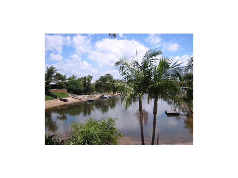 4 Saxonvale Terrace, Mermaid Waters QLD 4218