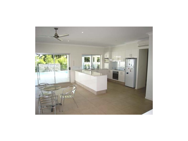 7 Rosemont Avenue, Broadbeach Waters QLD 4218