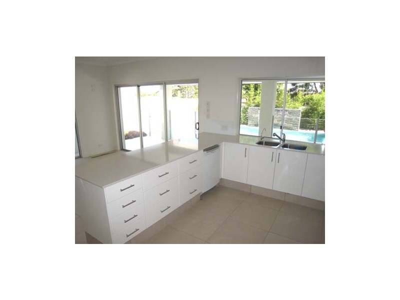 7 Rosemont Avenue, Broadbeach Waters QLD 4218