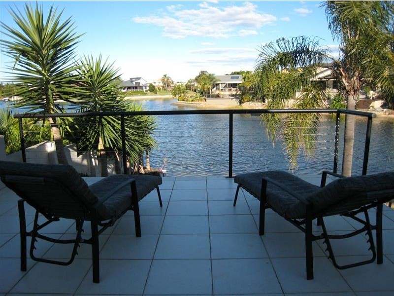 9 Moola Court, Broadbeach Waters QLD 4218