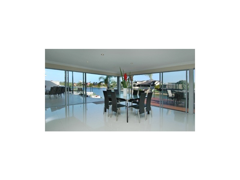 9 Moola Court, Broadbeach Waters QLD 4218