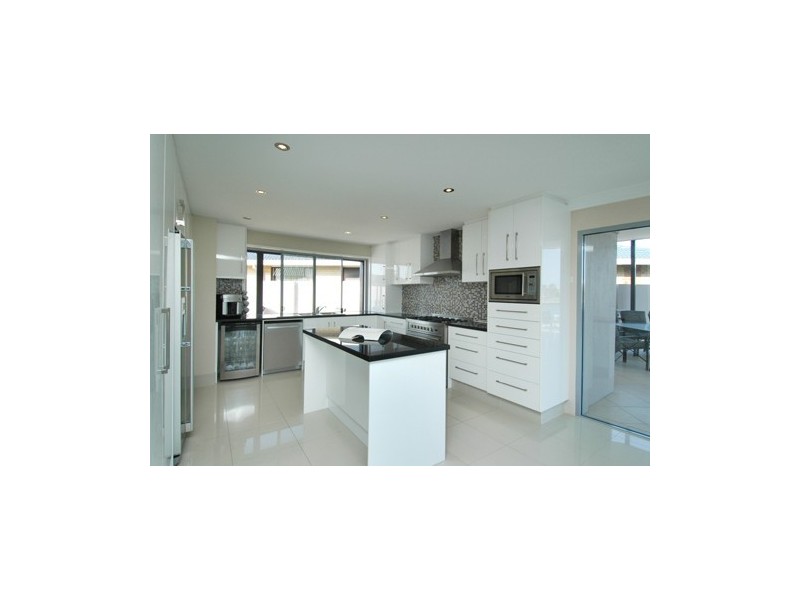 9 Moola Court, Broadbeach Waters QLD 4218