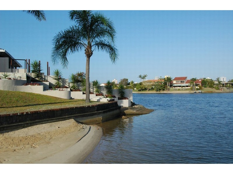 9 Moola Court, Broadbeach Waters QLD 4218