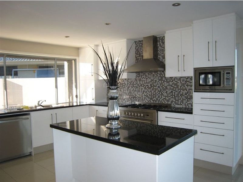 9 Moola Court, Broadbeach Waters QLD 4218