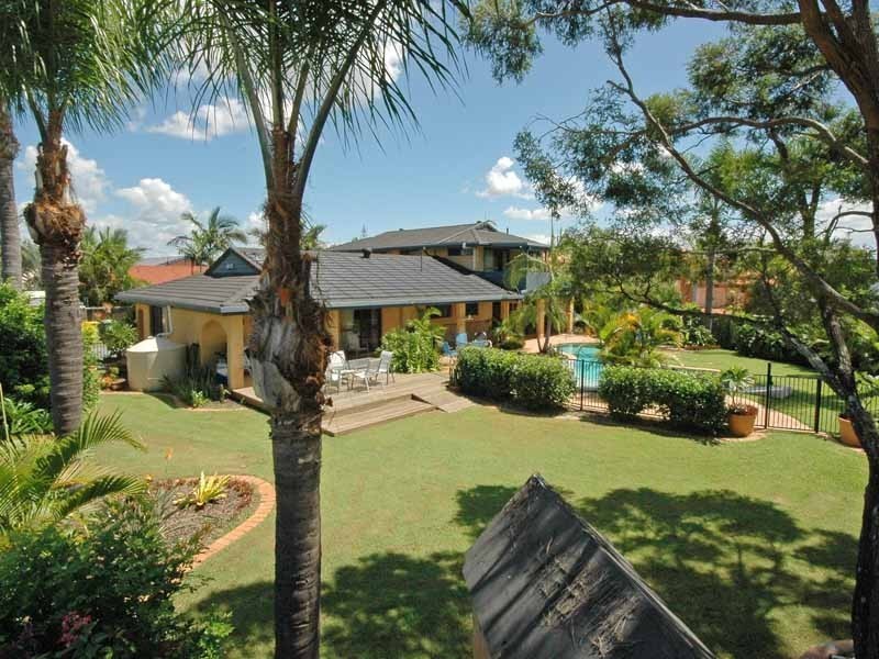 10 Cocos Crescent, Broadbeach Waters QLD 4218